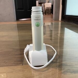 Excellent Condition Sonicare Electric Toothbrush and Charging Base